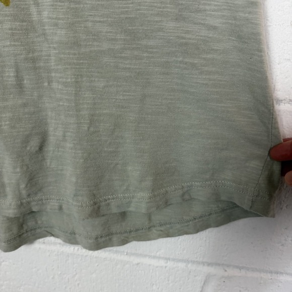 Casual Gray Graphic Tee - Picture 5 of 11